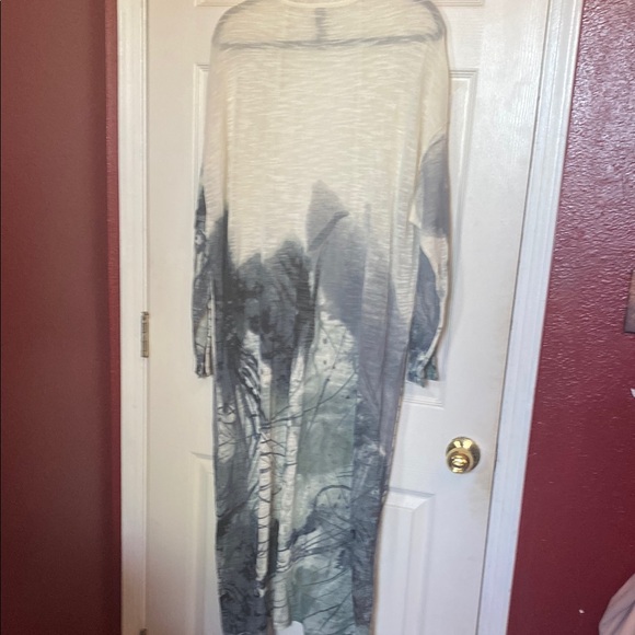 Gray and White Long Cardigan - Picture 4 of 5